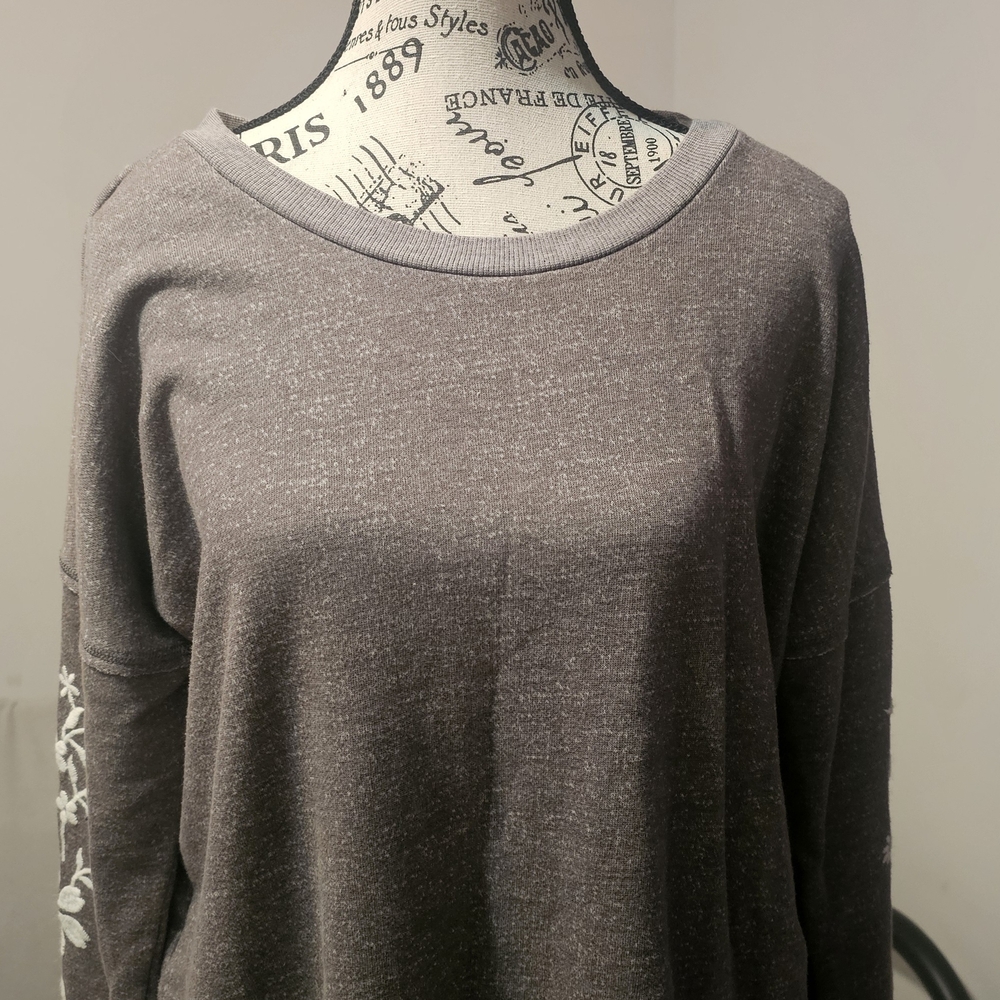 Element Skate Gray Long Sleeve Sweater with Floral Detail Large